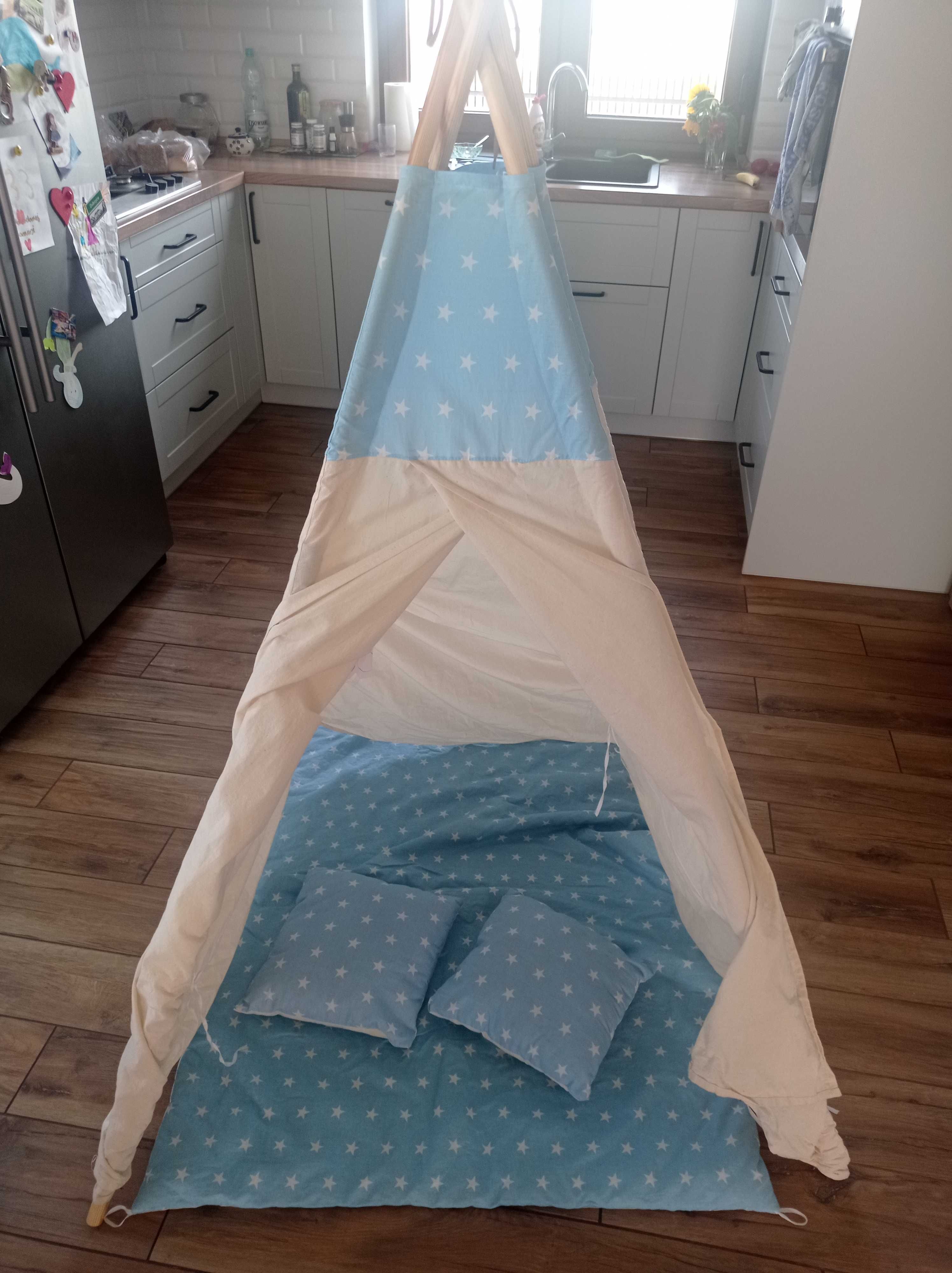 Namiot Tipi z poduszkami - używany
