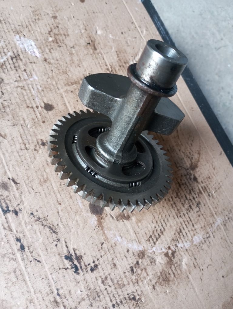 Balans balansator wału silnika wałek balansujący Suzuki GN 250 GZ 251
