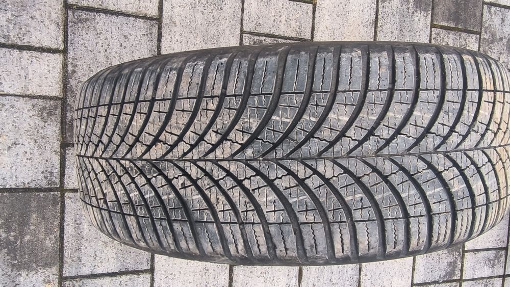 Goodyear  1 szt Vector season  215/55 17 gen 3  6,5 mm