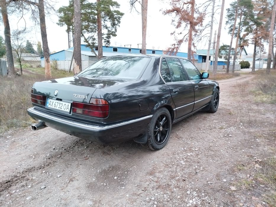 БМВ е32 735i в хорошем состоянии