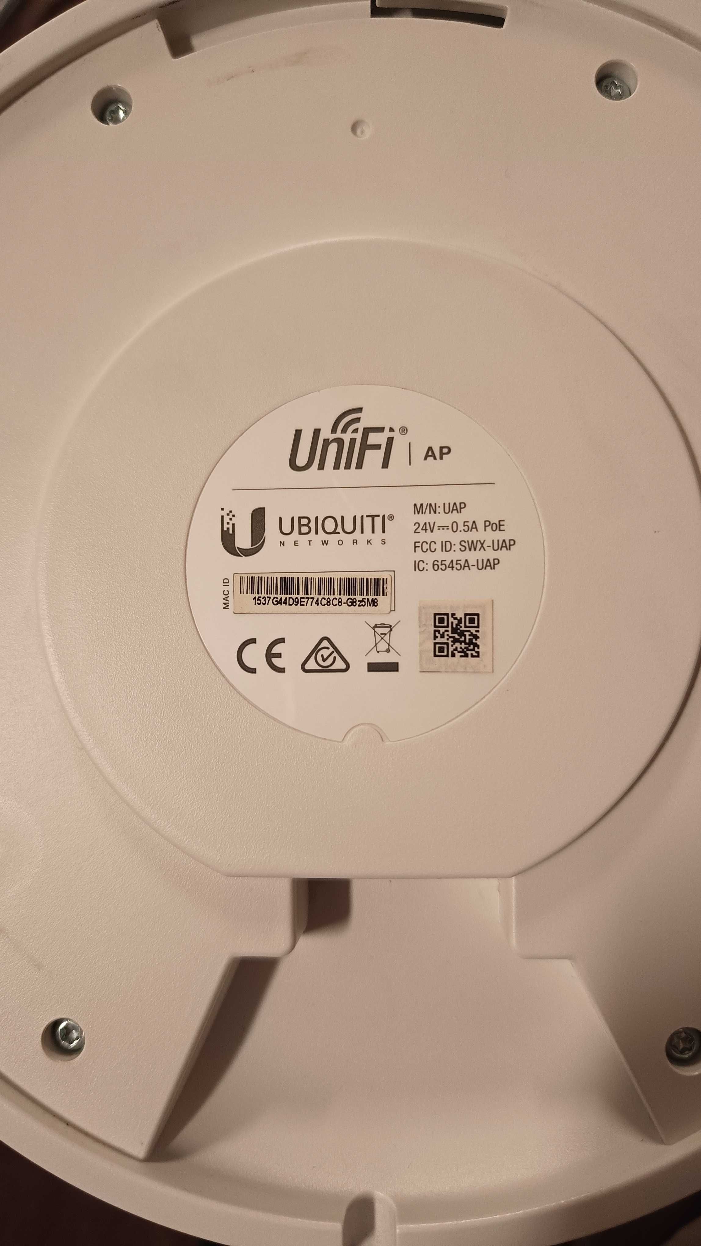 Accespointy, talerze, punkty dostępu WiFi Ubiquiti Unifi AP oraz AP LR