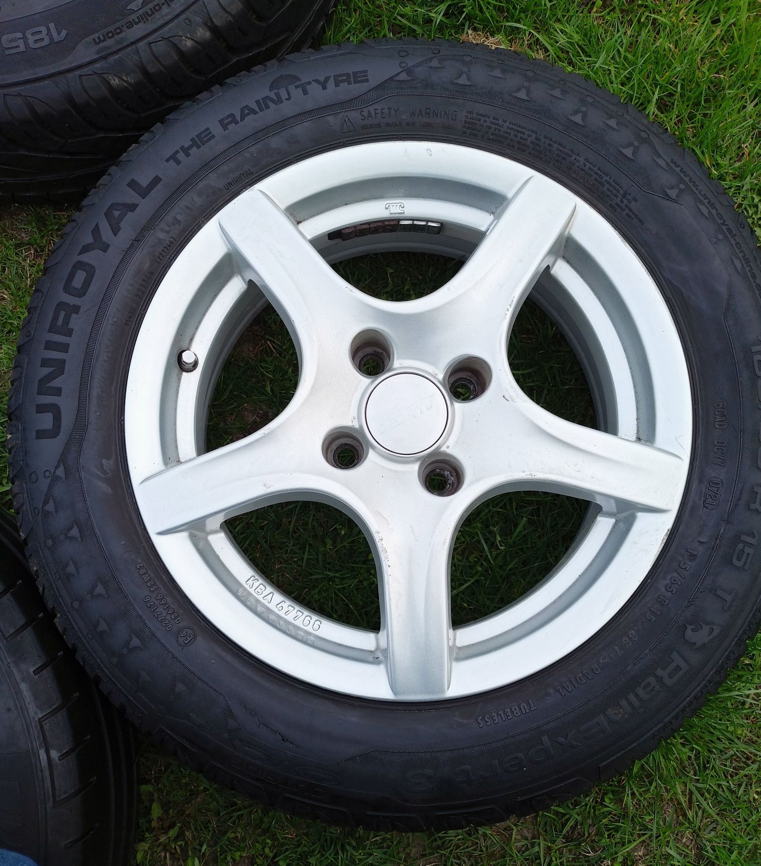 Sprzedam felgi 15"  4x108 z oponami 185/65