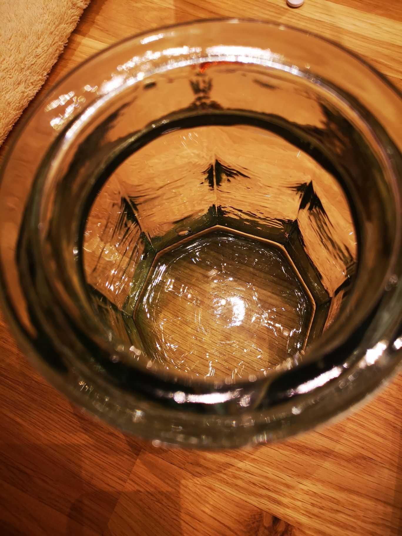 Stary gruby ręcznie robiony słój szklany z korkiem z Francji