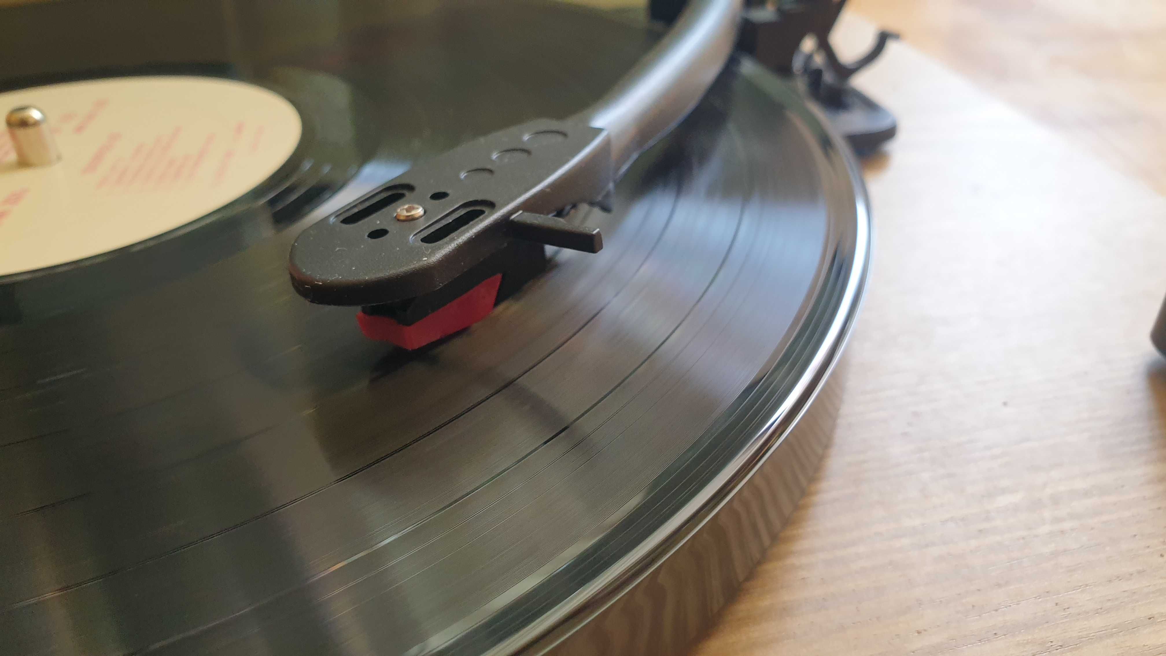 Gramofon

Lenco LS-50WD - USB wzmacniacz głośniki drewniany + 5 płyt