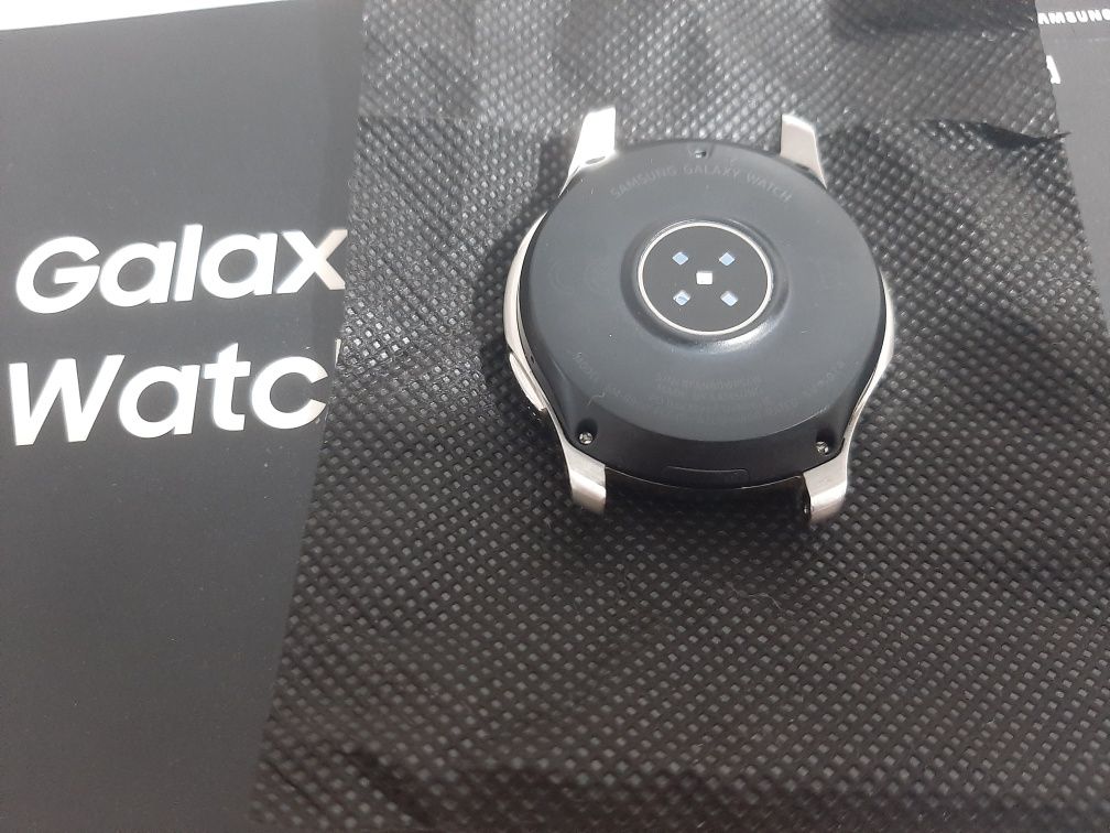 Samsung Galaxy Watch 46mm Prateada (SM-R800) + Braceletes