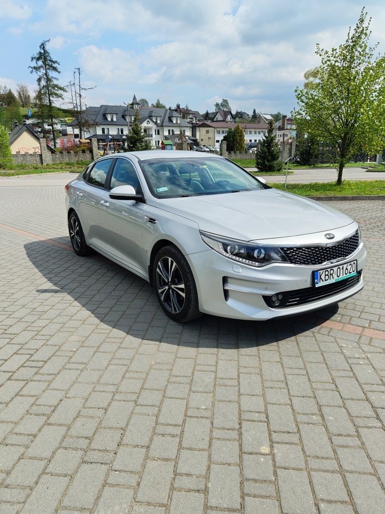 Kia Optima 1,7 CRDI sedan.