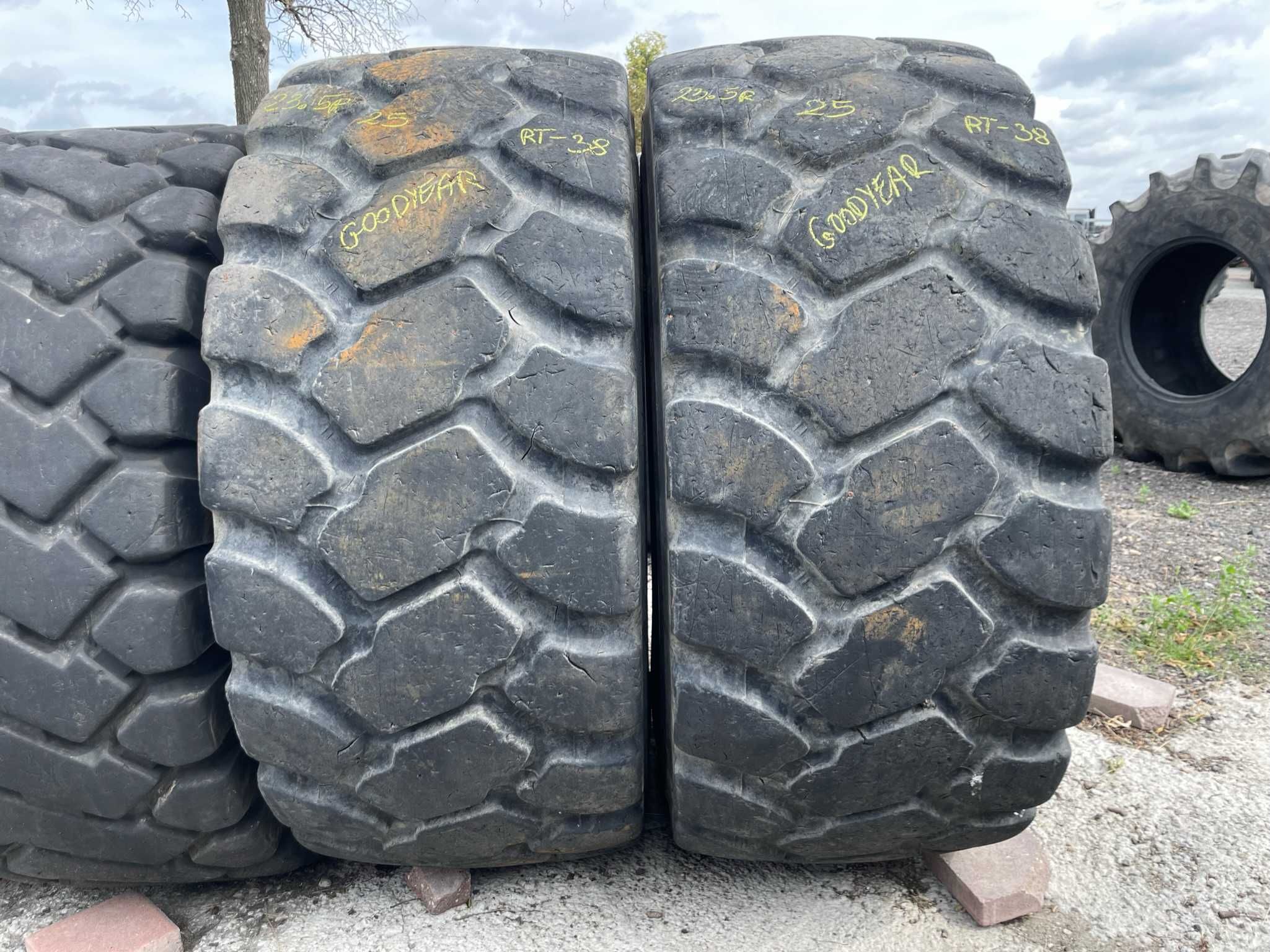 OPONA OPONY 23.5R25 23.5X25 23.5/25 23.5-25 GOODYEAR (80%)