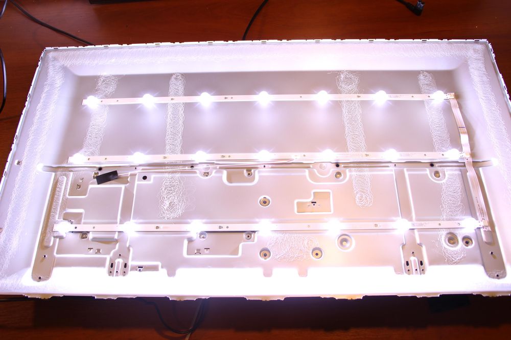 ТВ Kivi 40fb50bu разбитый