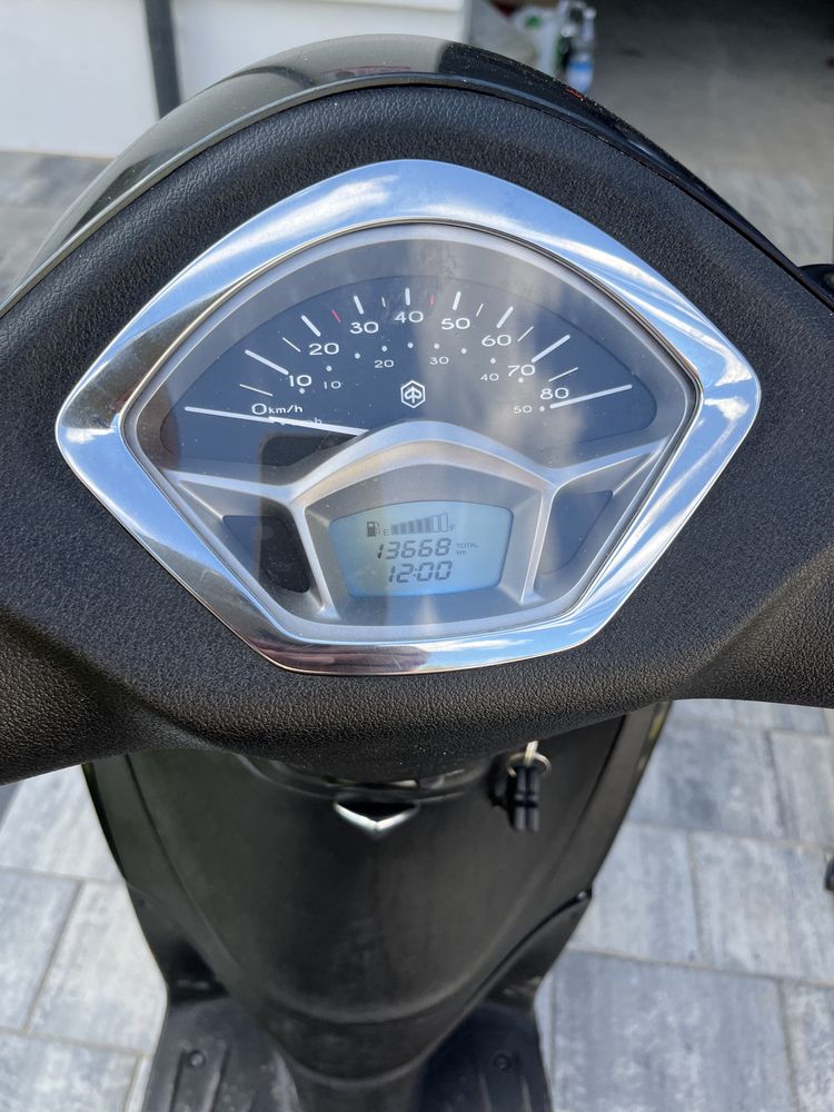Skuter piaggio liberty 50 23 rok polski salon czarny