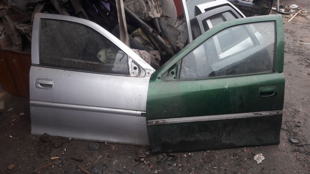 Двері двери опель opel передні задні ліві праві вектра астра зафіра
