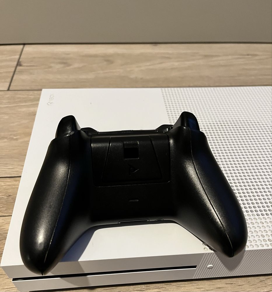 Xbox one s+plus pad+plus gry