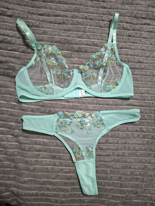 Спокусливий комплект нижньої білизни