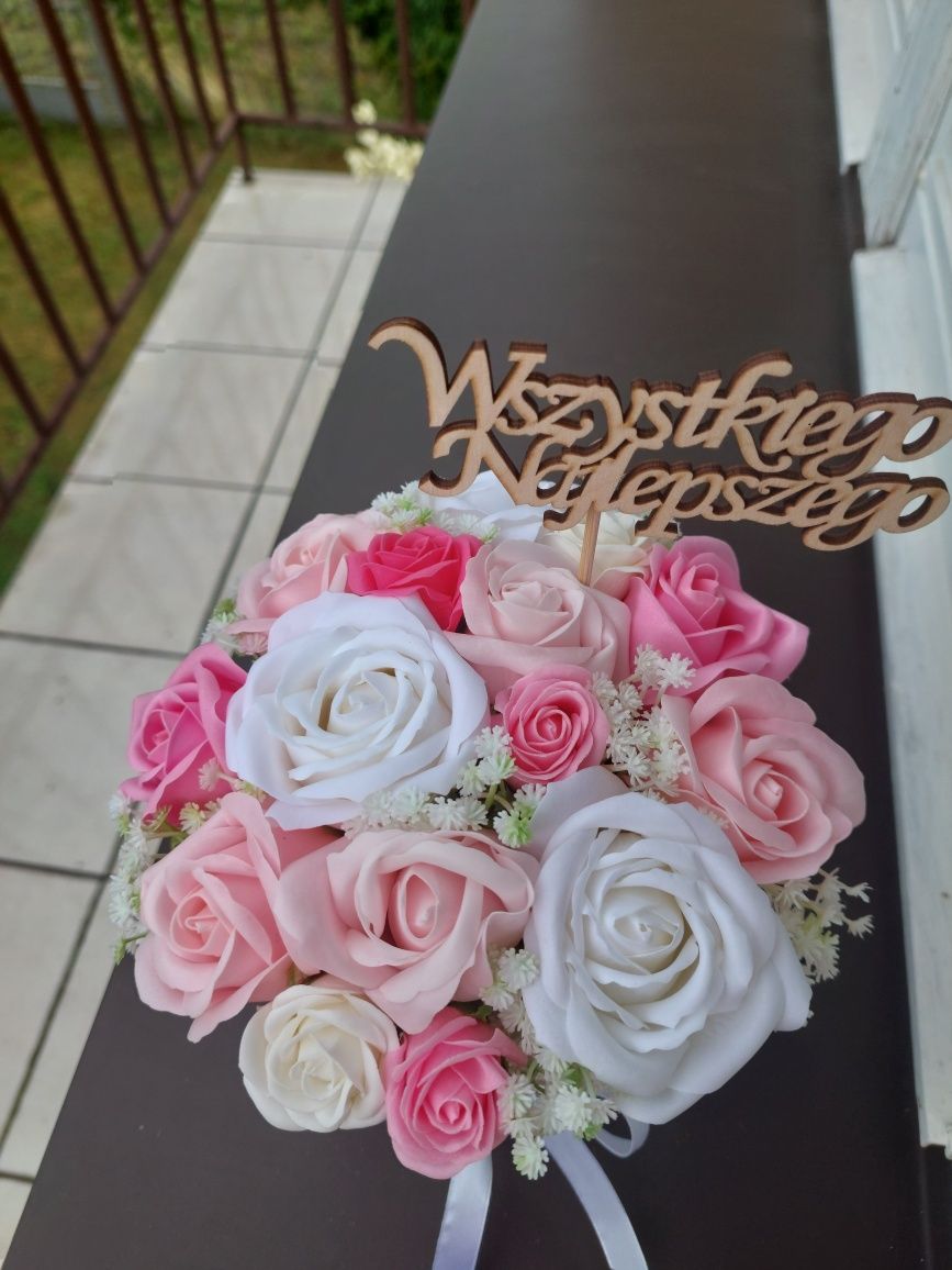 Flowerbox z pachnących różyczek mydlanych na prezent