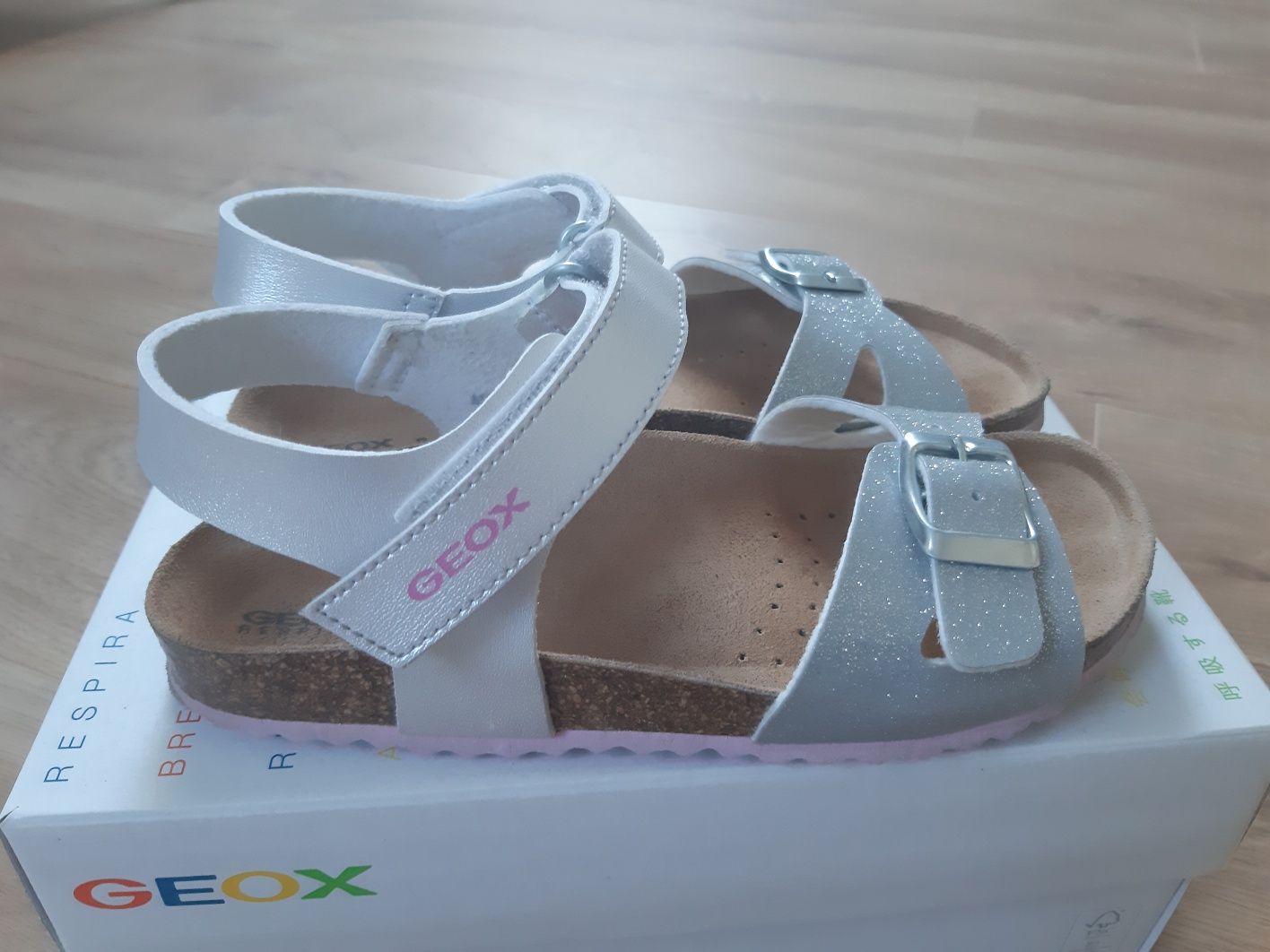 Sandałki firmy Geox dla dziewczynki rozm 33
