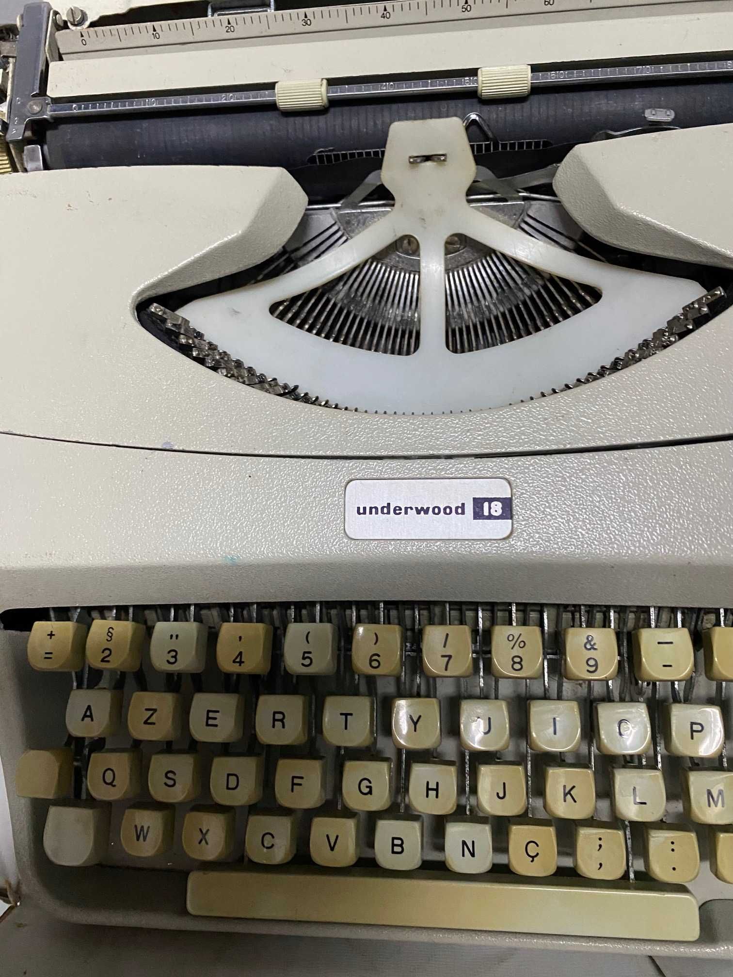 Máquina de escrever Underwood 18
