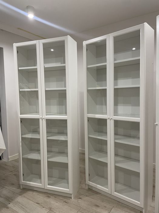 Sprzedam dwie witryny regały