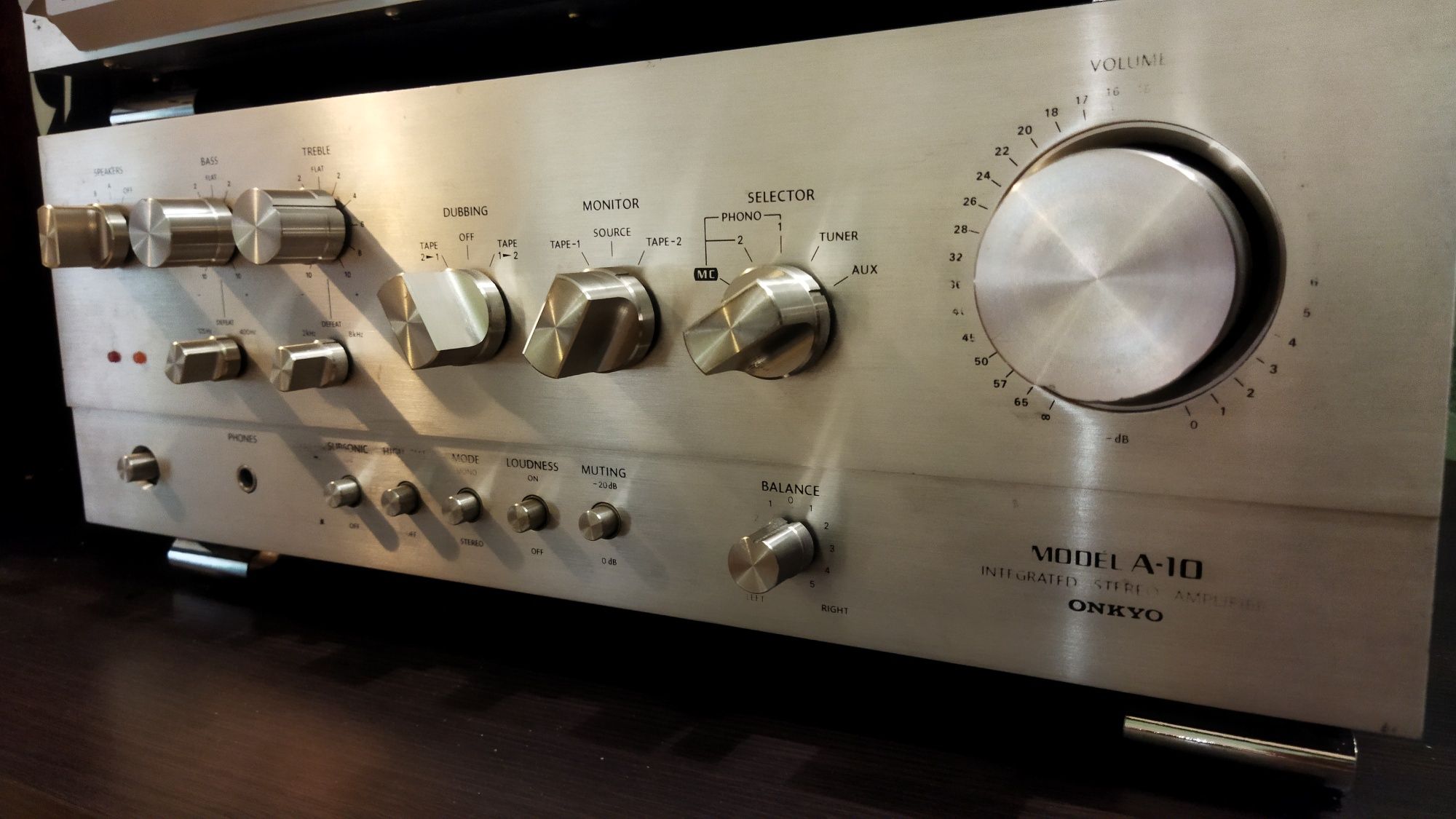 Устлитель Onkyo Model A-10 Integrated Stereo Amplifier