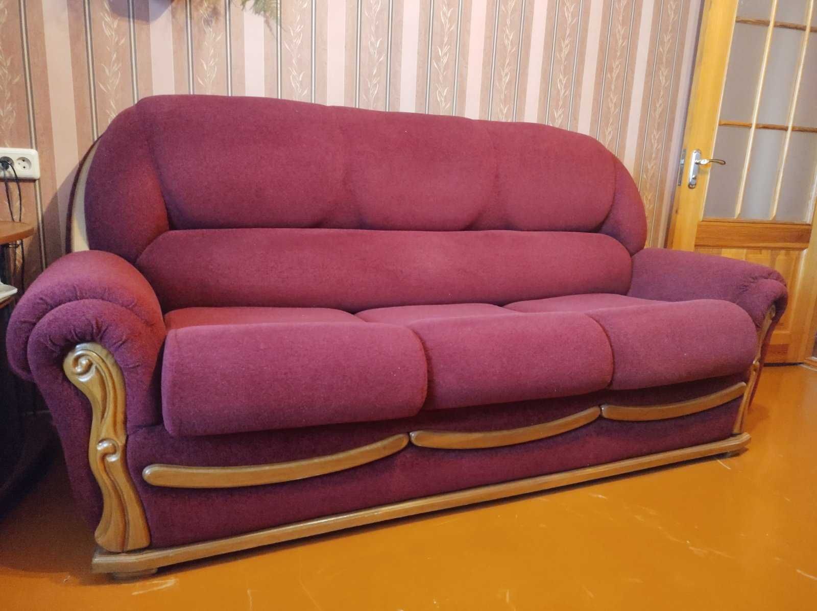 шикарный мягкий гарнитур.диван и кресло.в идеальном состоянии.доставка