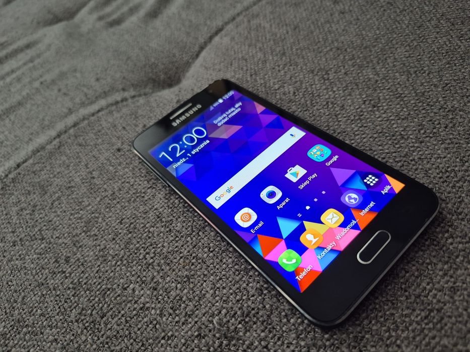 Samsung Galaxy A3 16GB SM-A300FU czarny