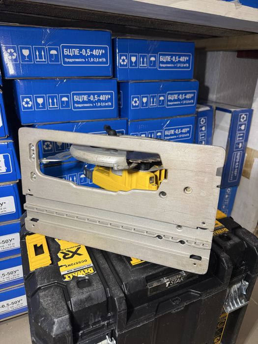 Пила дискова акумуляторна DeWALT DCS572 паркетка торцовка