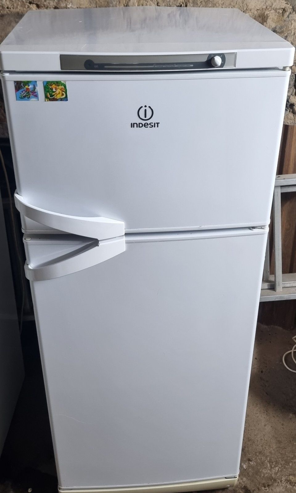 Холодильник  Indesit