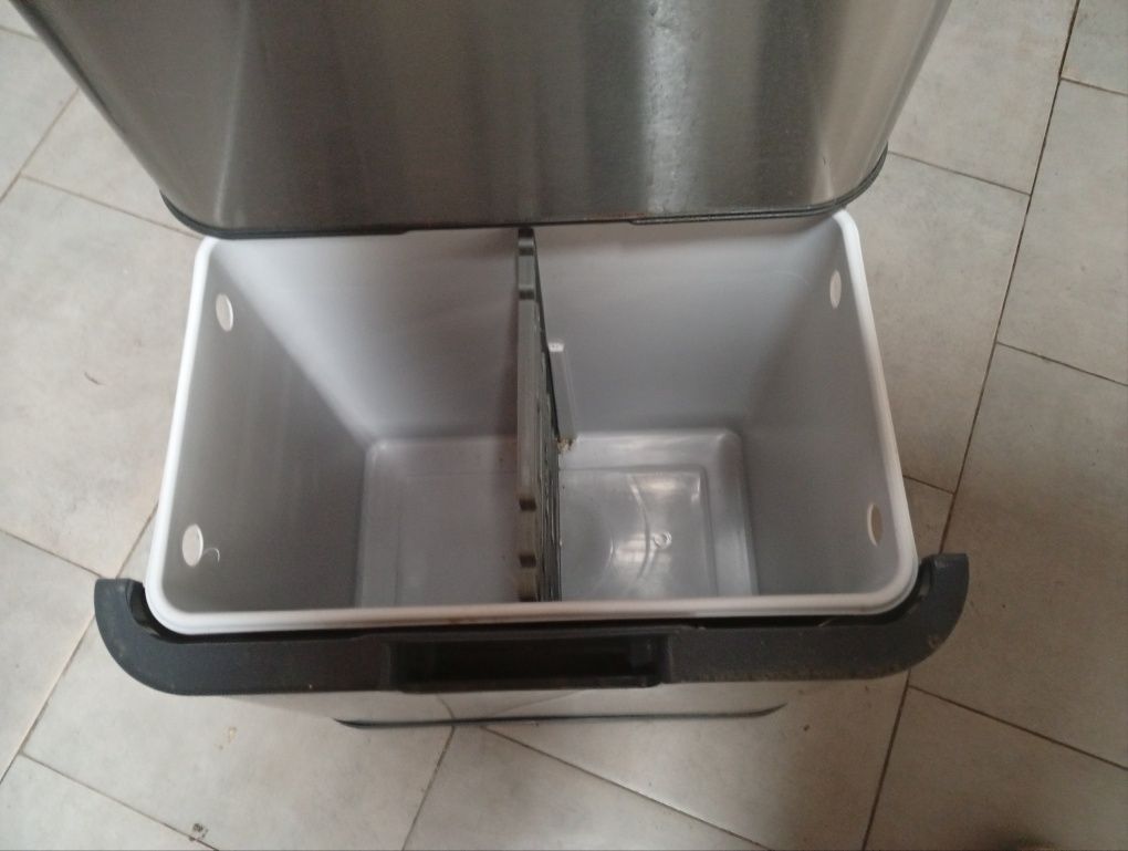 Caixote de lixo automático