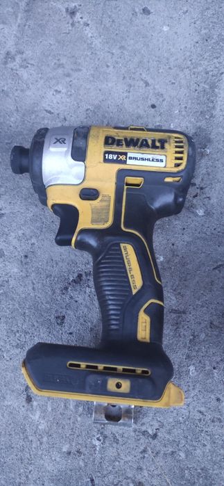 Zakretarka dewalt DCF887 bezszczotkowa wkrętarka udarow 18v body klucz