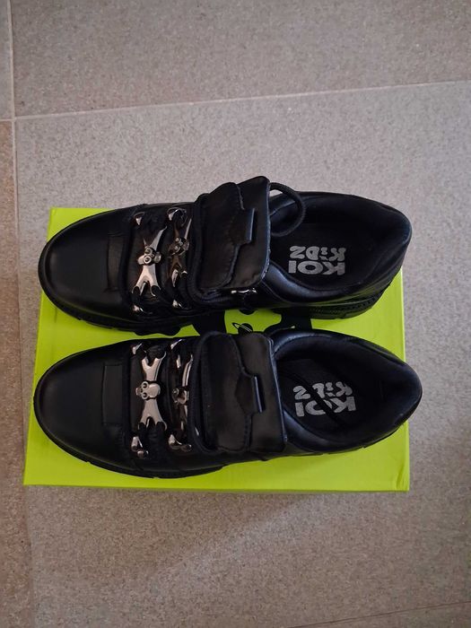 Sapato ténis em preto novos