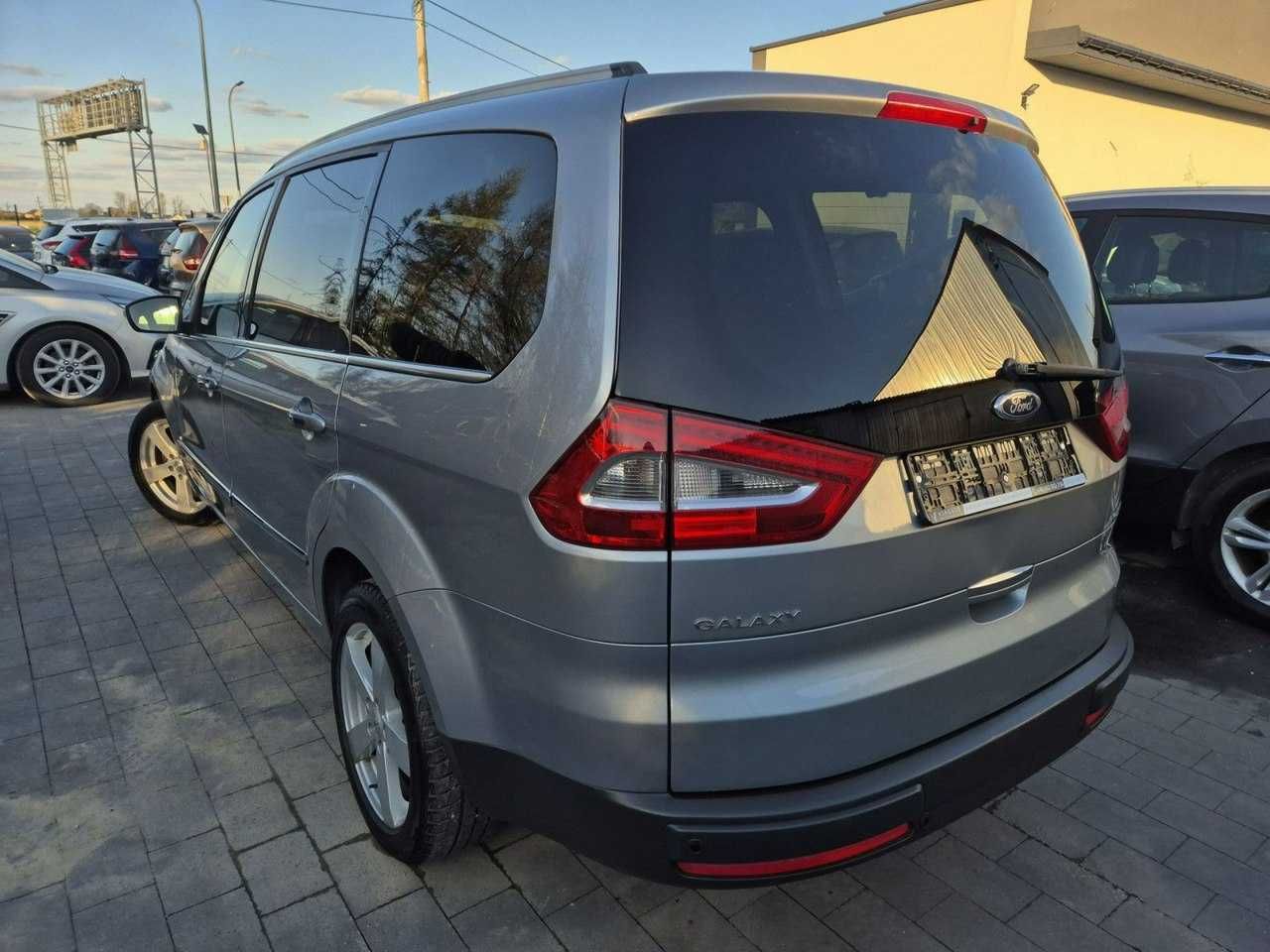 Wynajem auta Wypożyczalnia samochodów Galaxy 7 osobowa 163 km NAVI