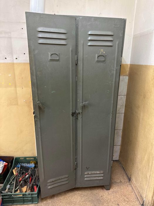 metalowa szafa na ubrania BHP