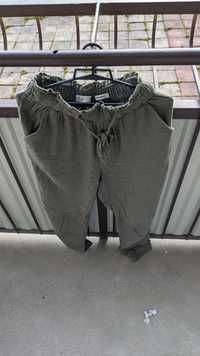 Khaki spodnie Hollister na gumce podkreślającej talię rozmiar  M