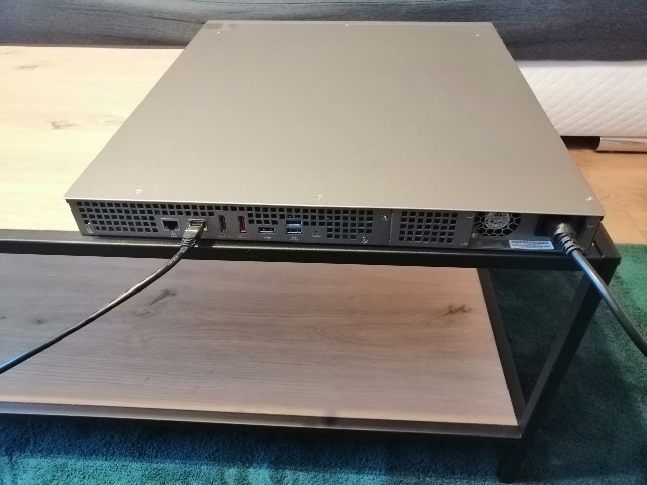 Serwer QNAP TS-420U NAS 16TB z dyskami