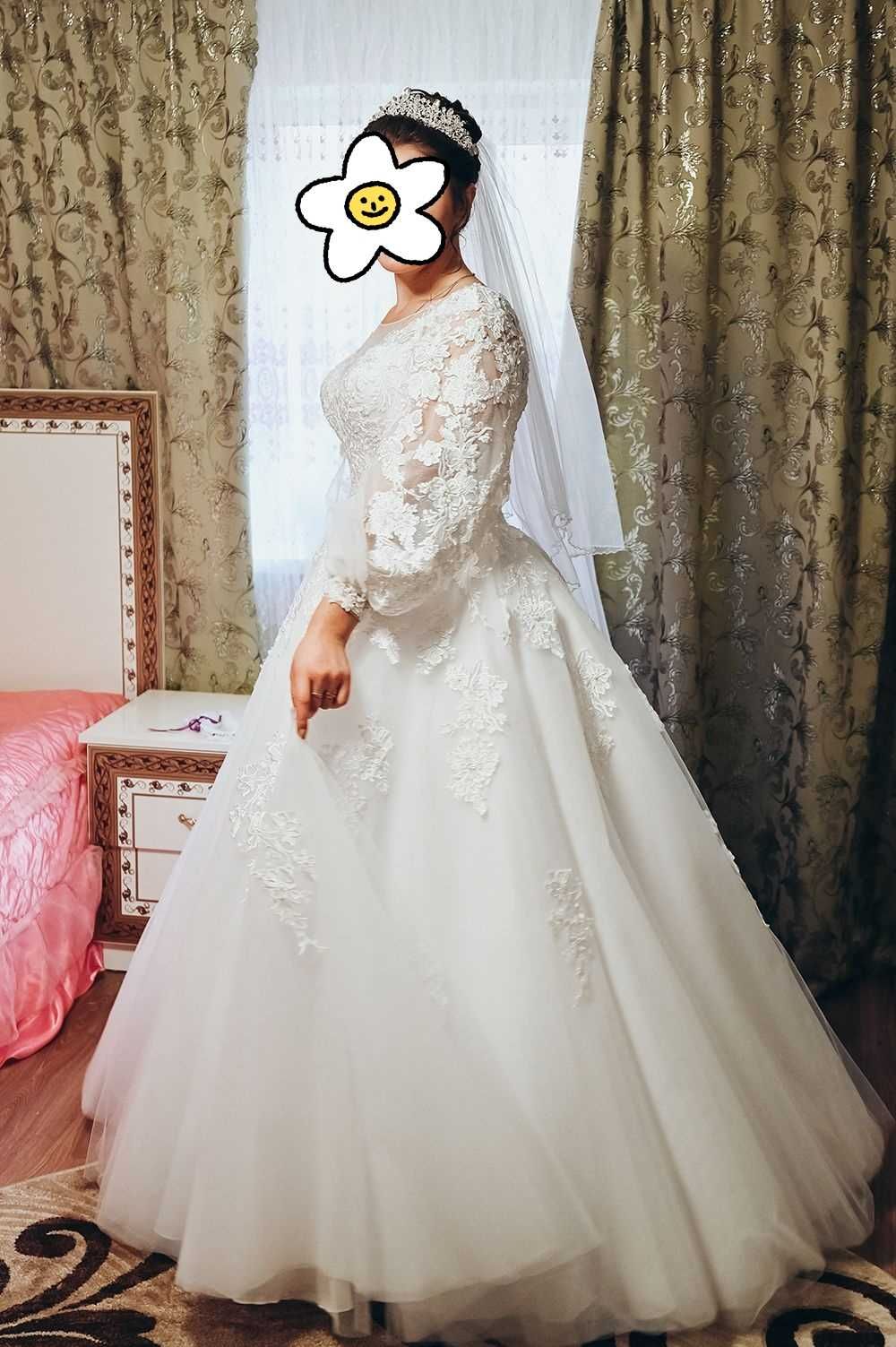 Весільна вишукана сукня