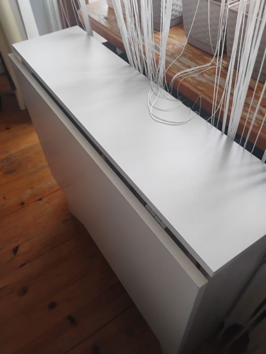 Witam mam do sprzedania składane białe biurko.