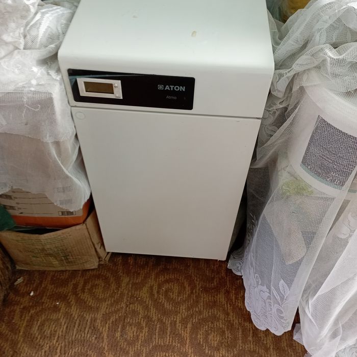 Продам котел газовий .