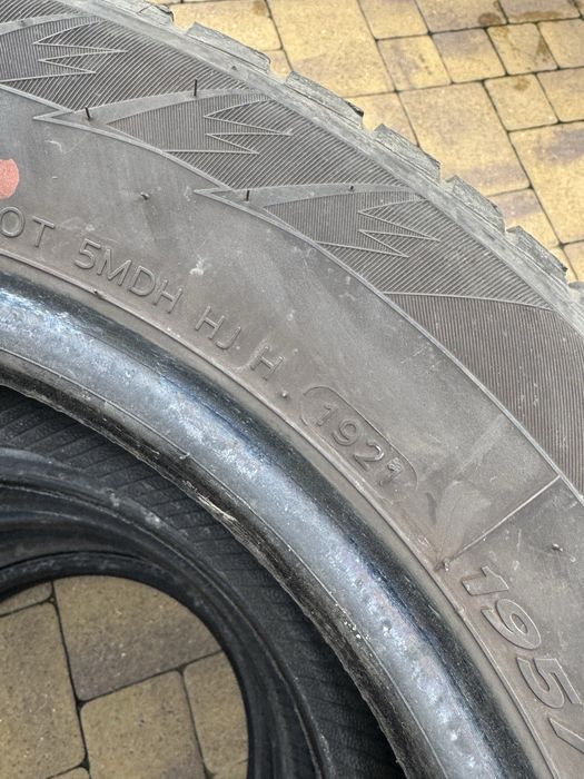 Продам Резину 195/65r15