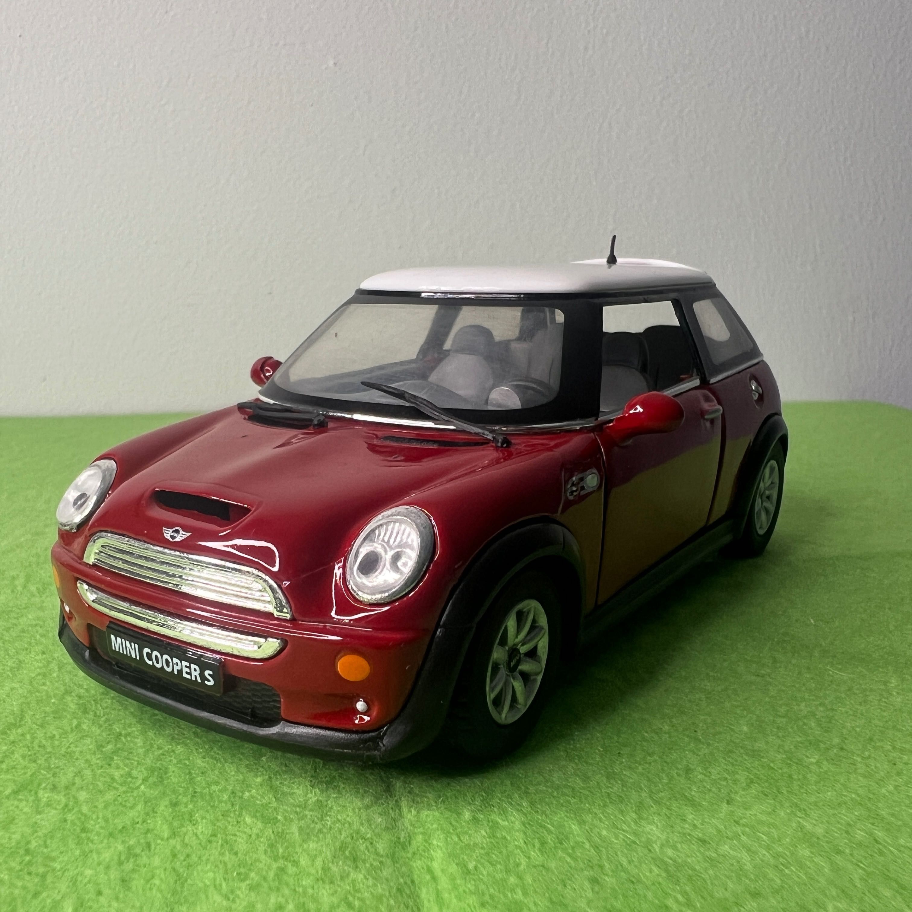 Mini Cooper S – Kinsmart 1:28 Como Novo