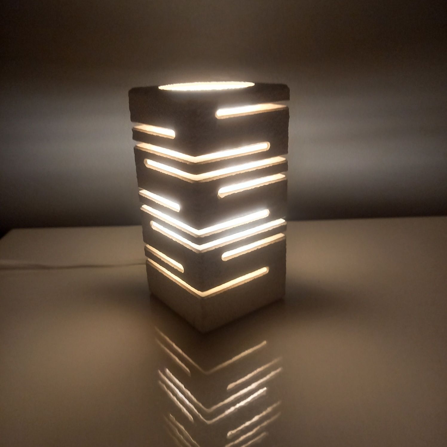 Lampa stołowa nowoczesna z naturalnego kamienia