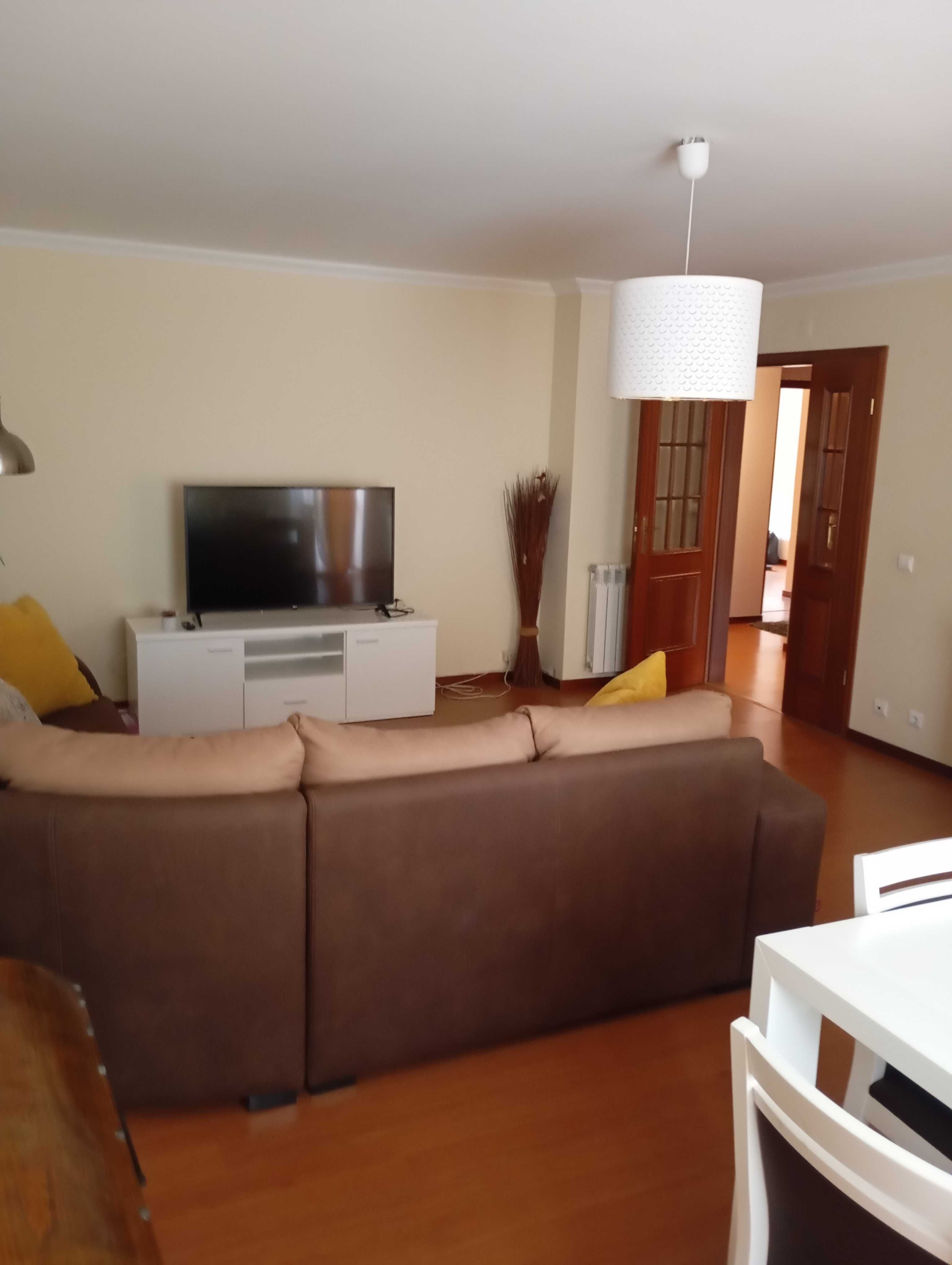 T3 Luminoso com garagem junto IPG