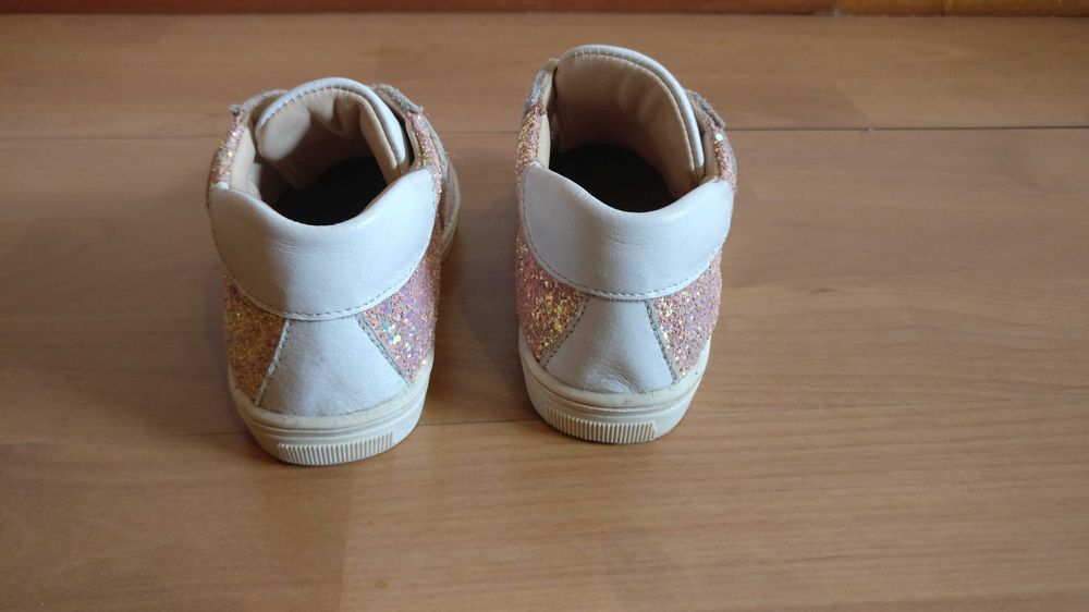 Sapatos para menina T. 24