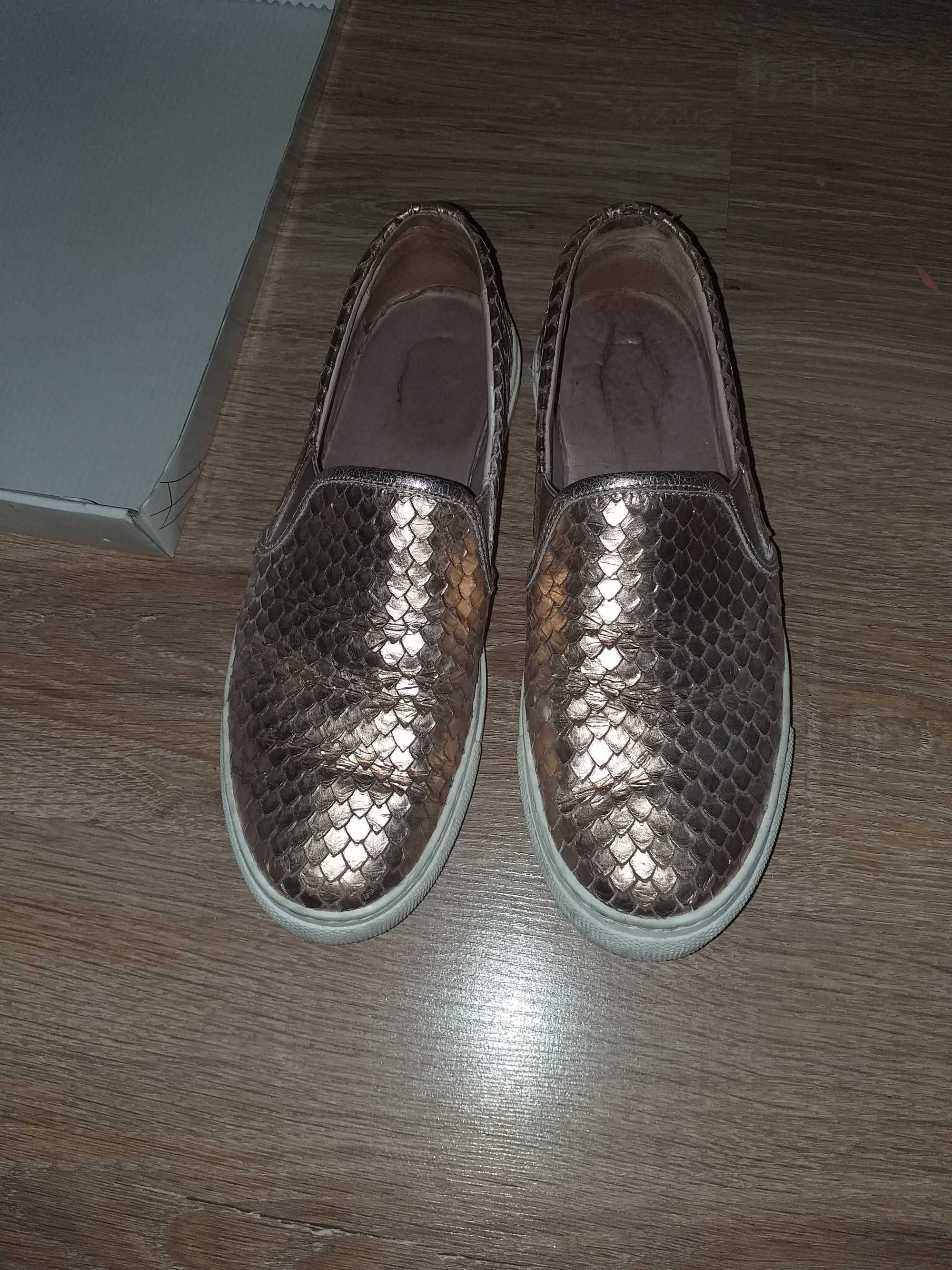 Buty pòł buty  damskie złote łuski Carinii piękne 38