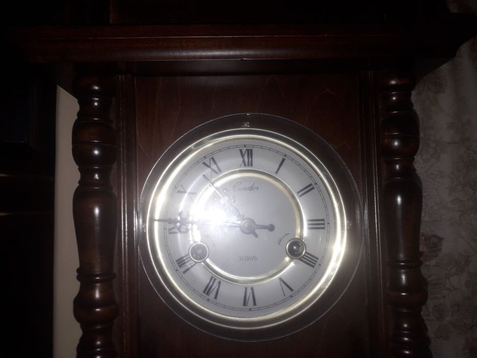 Relógio de corda de parede antigo