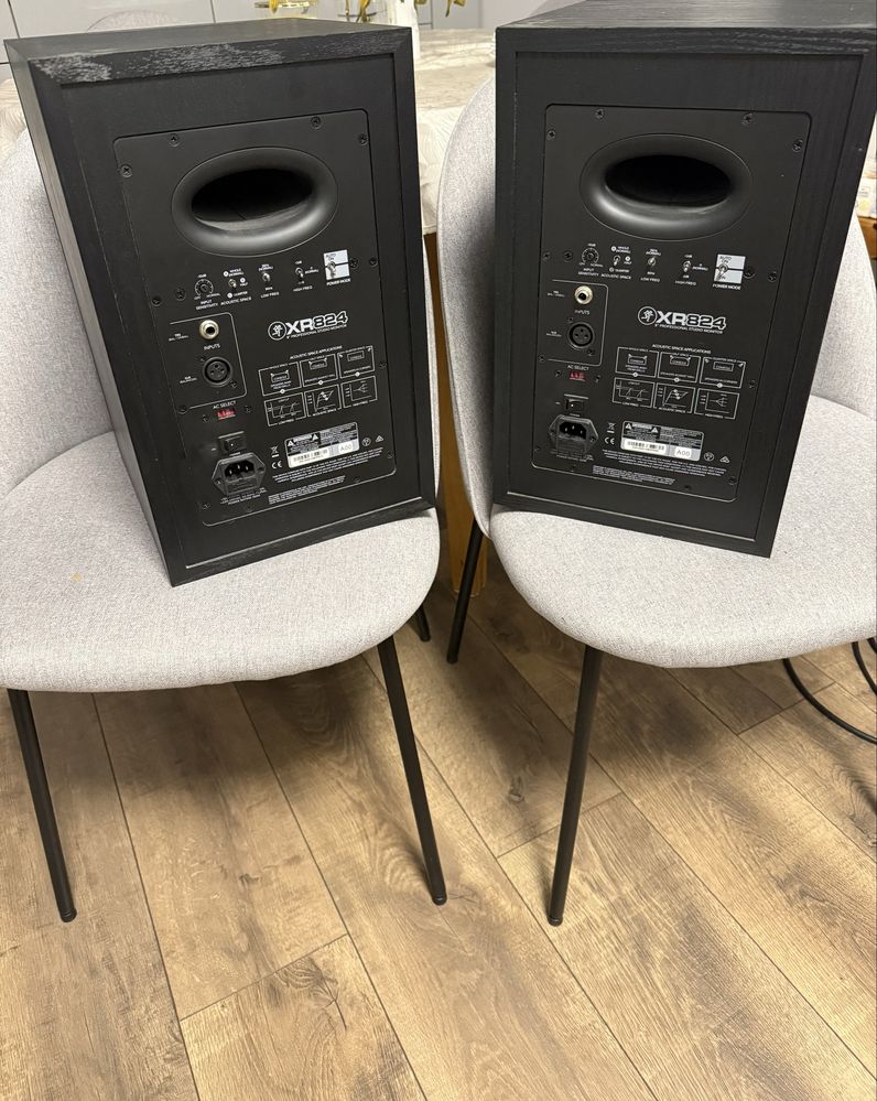 Mackie monitory XR824