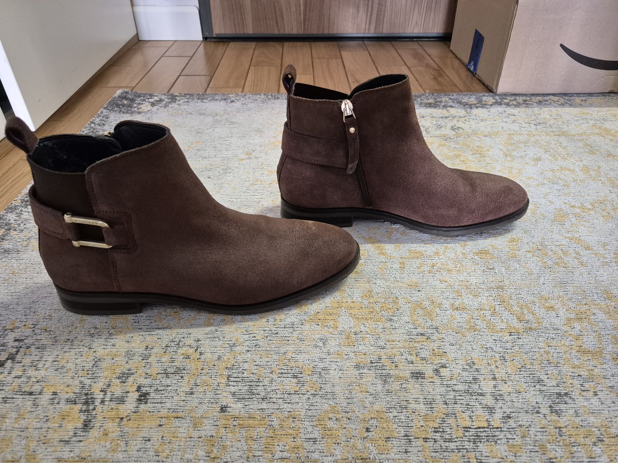Sprzedam botki zamszowe 39