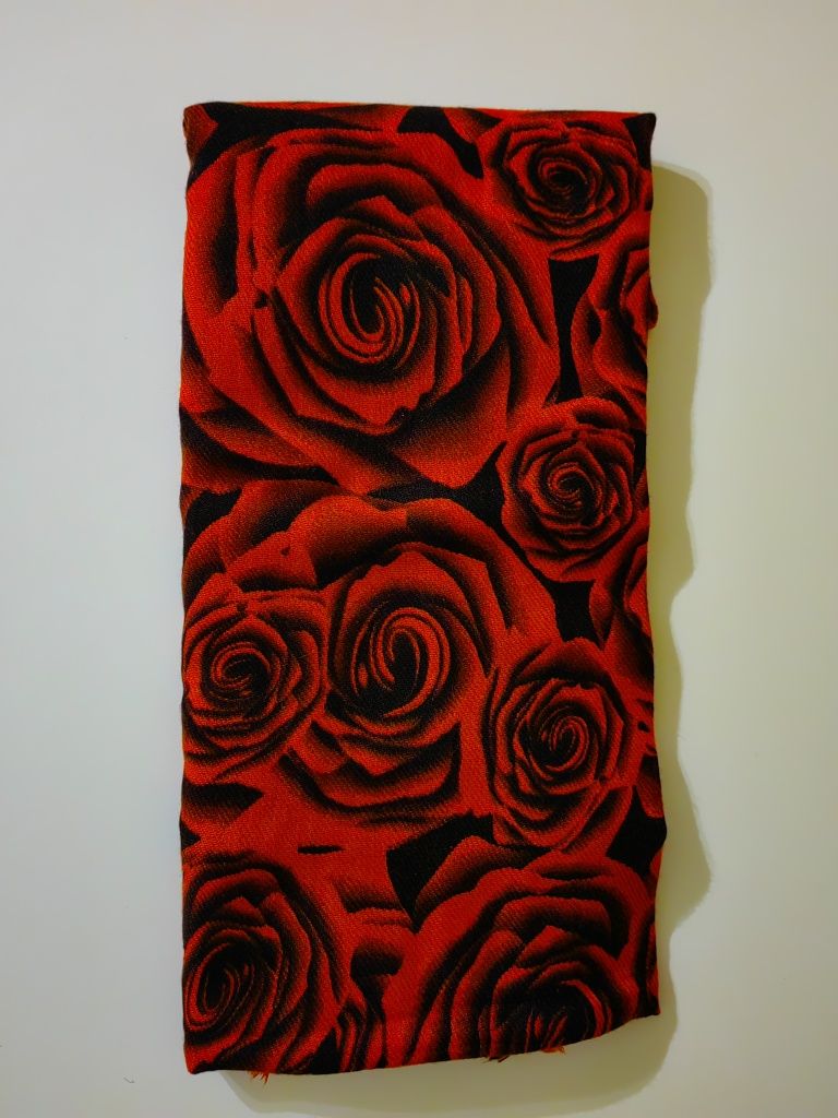 Szalik w róże  180 x 65 cm* OKAZJA!