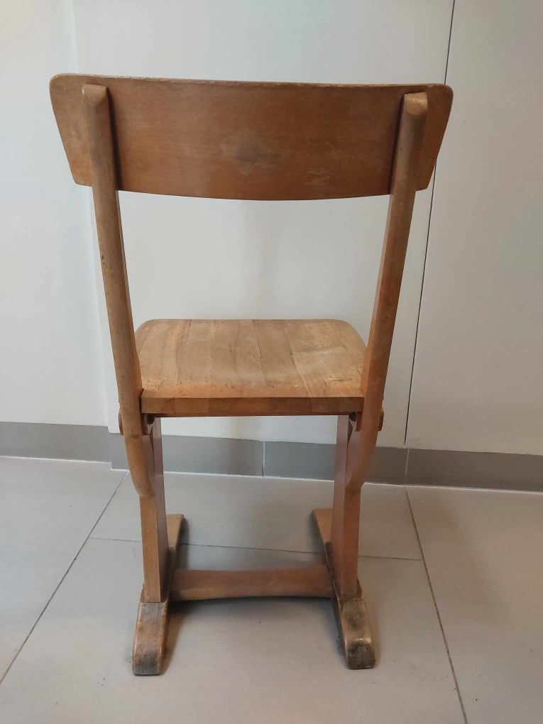 Krzesło drewniane dziecięce dla przeszkolaka