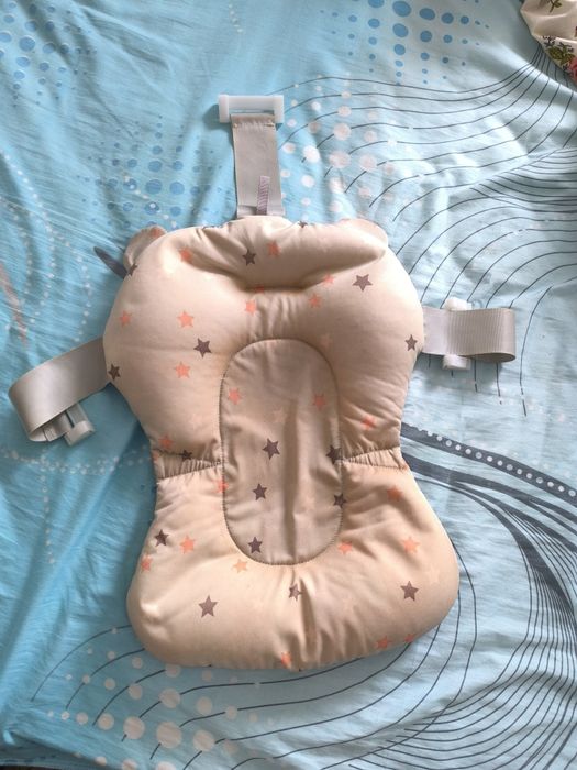 Подушка для купання в ванночку та слюнявчик
