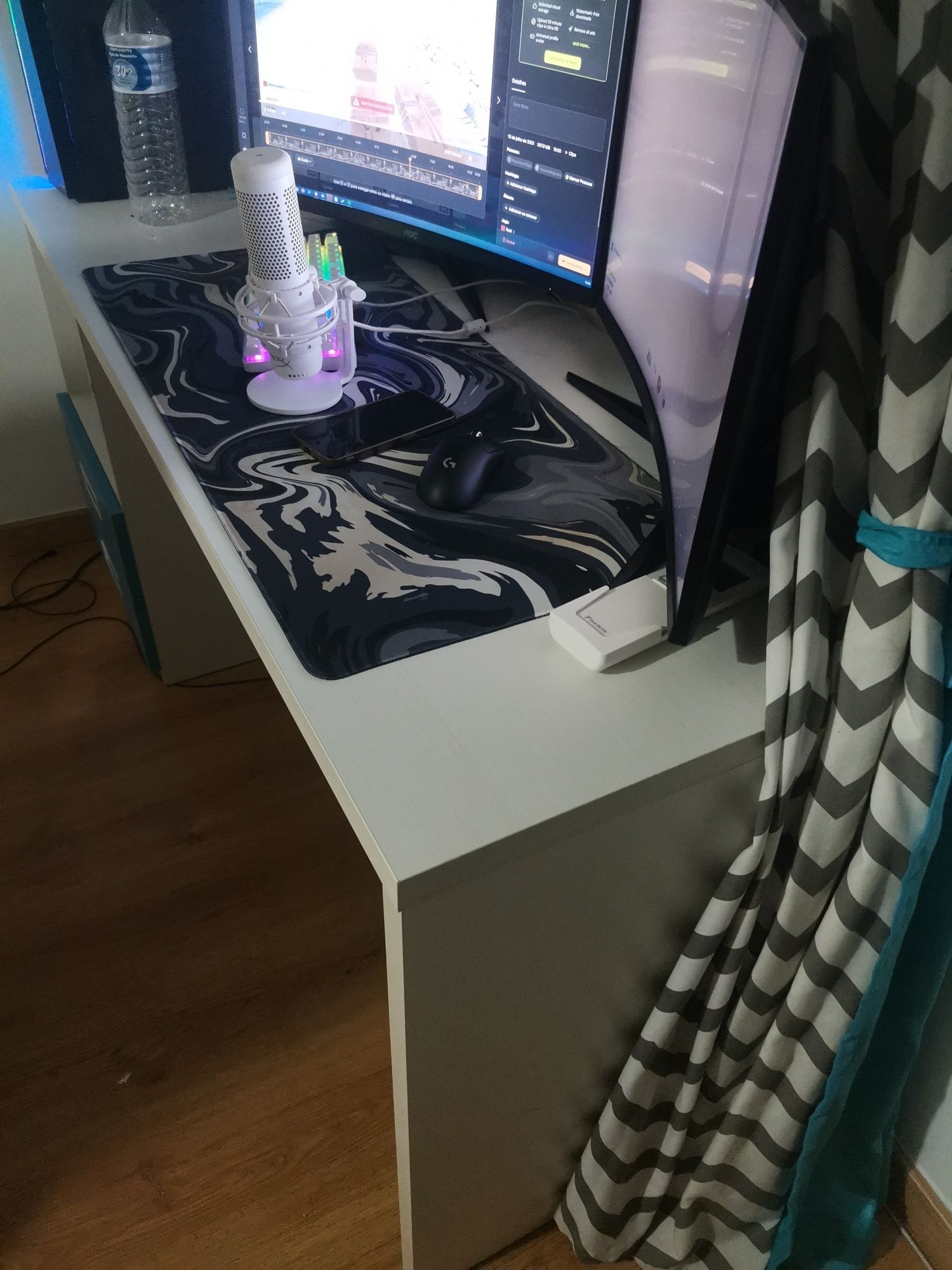 Cama + secretária