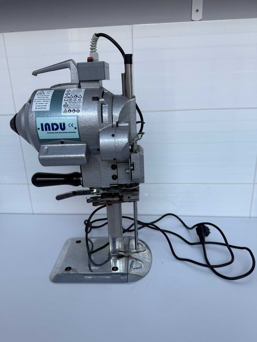 Nóż krawiecki pionowy INDU KS-AU-750-8"