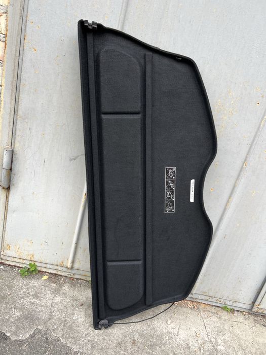 Продам Оригинальную  полку багажника Nissan Leaf 2011-2017